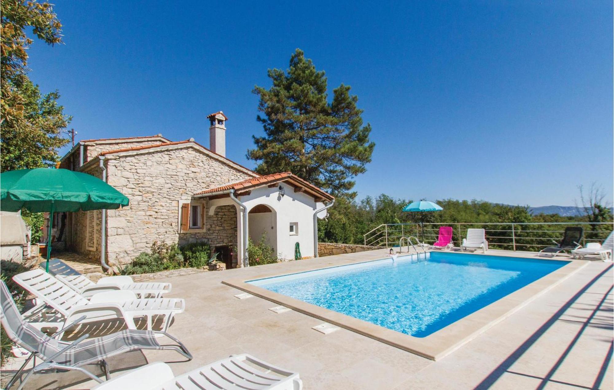 Pet Friendly In Martinjski With Kitchen