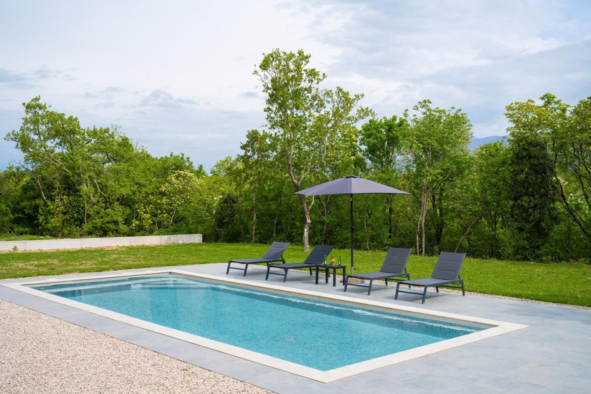 Wunderschoener Neubau Mit Privatem Pool Und Jacuzzi Holiday home Vozilici
