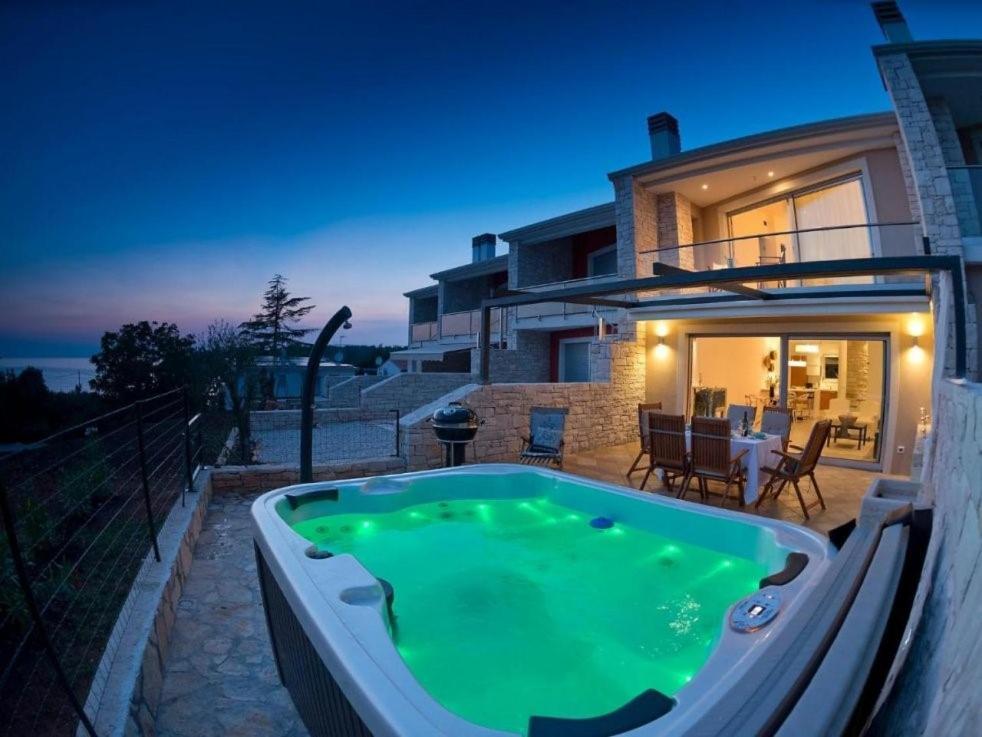 Villa Bobos Place With Jacuzzi&sauna 46d Umago