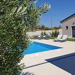 Small House Tia With Private Pool
