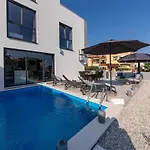 Casa Maestral
