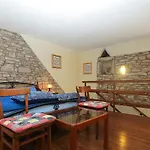 House Peroj 705