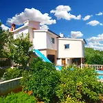 Apartments Vrcevan 811