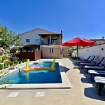 Spacious Apartment With Private Pool