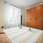 Iva House With Apartment
