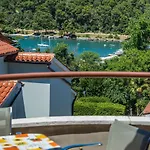 Beautiful-Banjole-Beachside-Apartment-A1-150M-From-The-Beach