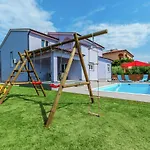 Comfortable Villa In Pula