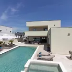 Luxury Villa Mako With Big Size Pool And Hydromassage Near The City Center And The Beach