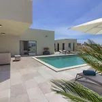 Luxury Villa Mako With Big Size Pool And Hydromassage Near The City Center And The Beach
