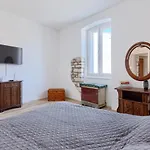 Large Apartment In City Centre Pula!