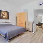 Large Apartment In City Centre Pula!