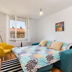 Quirky Apartment Arena With Parking