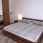 Modern Apartment By Umag Sea