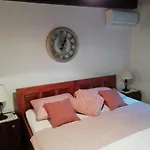 Near Beach - Apartment Butiga