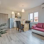2 Bedroom Apartment Peroj