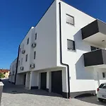Apartment Sunrise With Private Parking