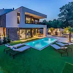 Superb Design Villa Medulin