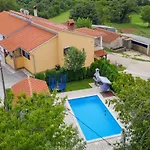House Semy With Private Pool