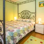 Apartment For 8 People Near The Beach