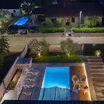 Modern Villa With 4 Bedrooms And Pool Near Pula