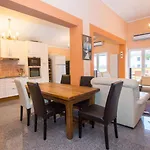 Apartment For 8 People Near The Beach