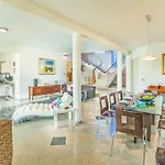 Spacious Detached Villa With Pool
