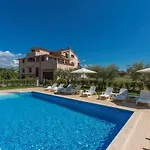 Apartment Complex Vetrina-Shared Pool