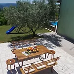 Spacious Apartment With Views Of The Vineyards