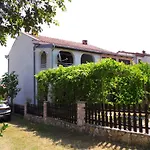 Apartment In Valbandon/Istrien 8608
