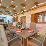 Spacious Holiday Home Guran