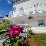 Apartment In Rovinj With Balcony, Air Conditioning, Wifi, Dishwasher