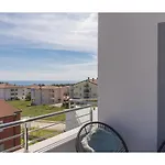 Modern Apartment With Private Pool, Jacuzzi, Garden And Terrace