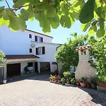 Apartment Leticija Near City Center