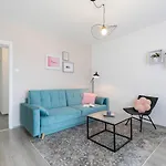 City Center Apartment With Private Garden And Bbq