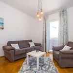 Apartment Dora Near Sea And Center With Private Garage