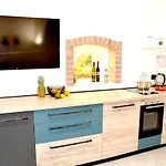Studio Apartment Surf By The Sea