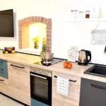 Studio Apartment Surf By The Sea