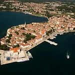 Studio Apartment In Porec With Terrace, Wifi