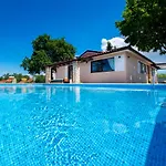 Villa Fauna Near The Town Of Rovinj