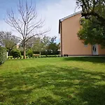 Apartment R & Z-Brand New Family Apartment With A Spacious Yard