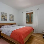 Apartment Nias Place