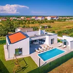 Villa Mateo With Heated Pool