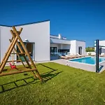 Villa Mateo With Heated Pool