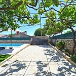 Holiday Home 989