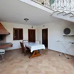 Jela Rooms And Studio
