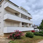 Apartment Red Wine
