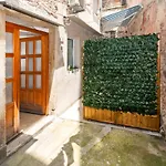 Apartment Amici With Terrace In Center Of Rovinj
