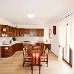 Apartment In Pula/Istrien 17457