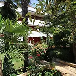 Apartment Ornela With Garden