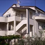 Apartment For Two 200M From The Beach